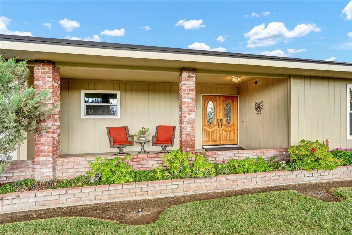 Property Photo: 23580 Avenue 182 CA 93257