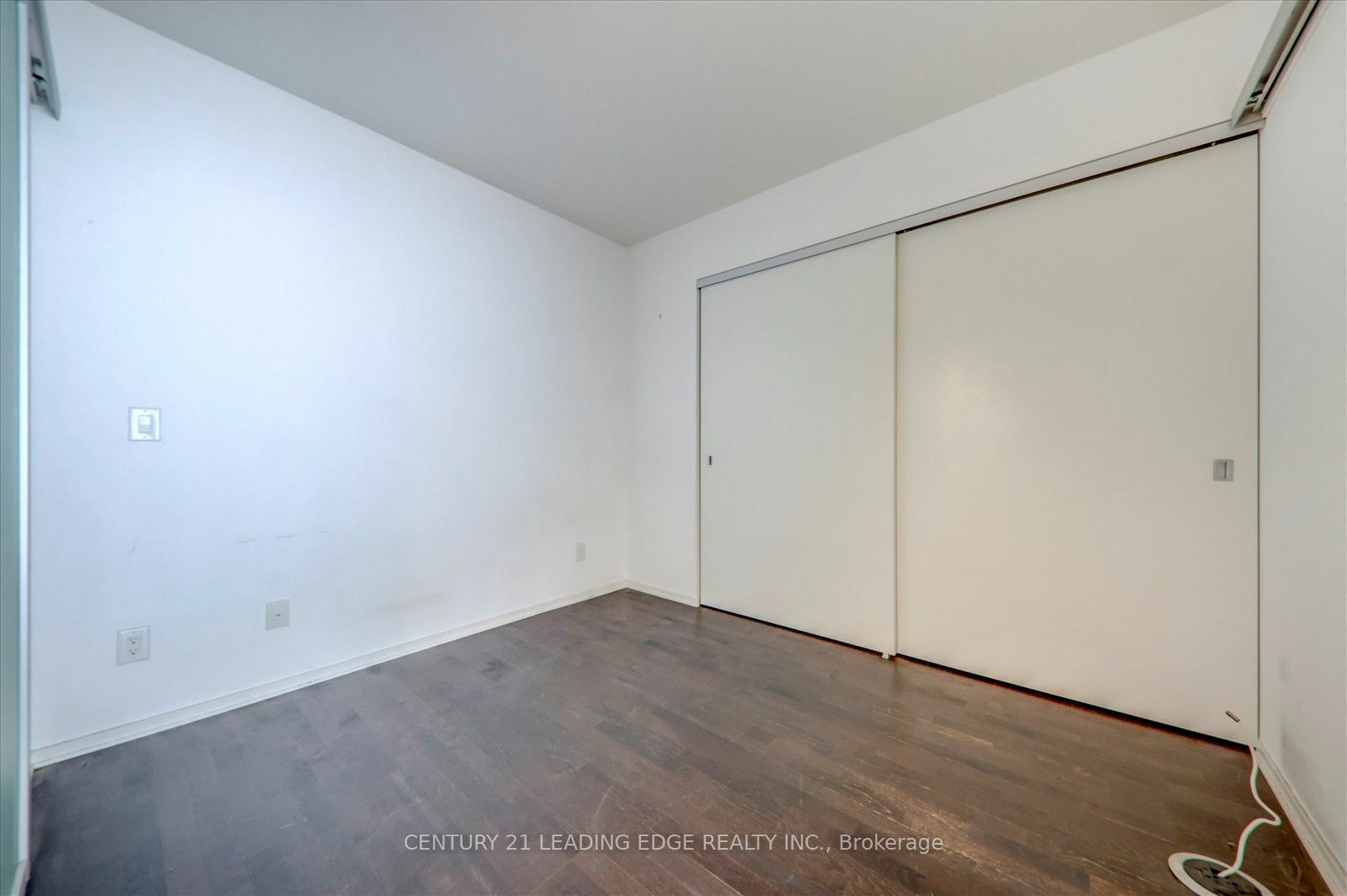 Property Photo:  1 Bloor St E 416-Rm2  ON M4W 0A8 