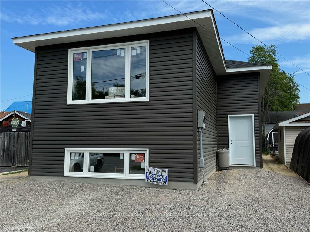 Property Photo: 1556 Fraser Street ON P1B 3Z2