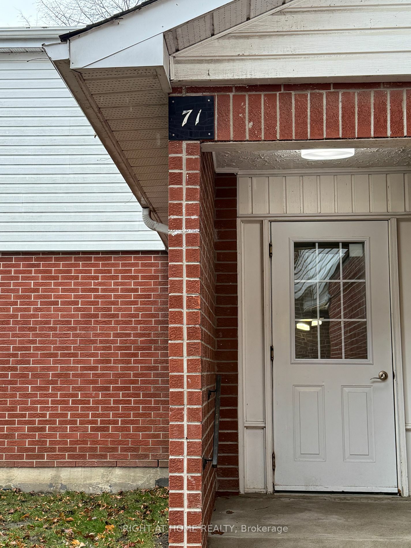 Property Photo:  1010 Glen St 71  ON L1J 6J2 