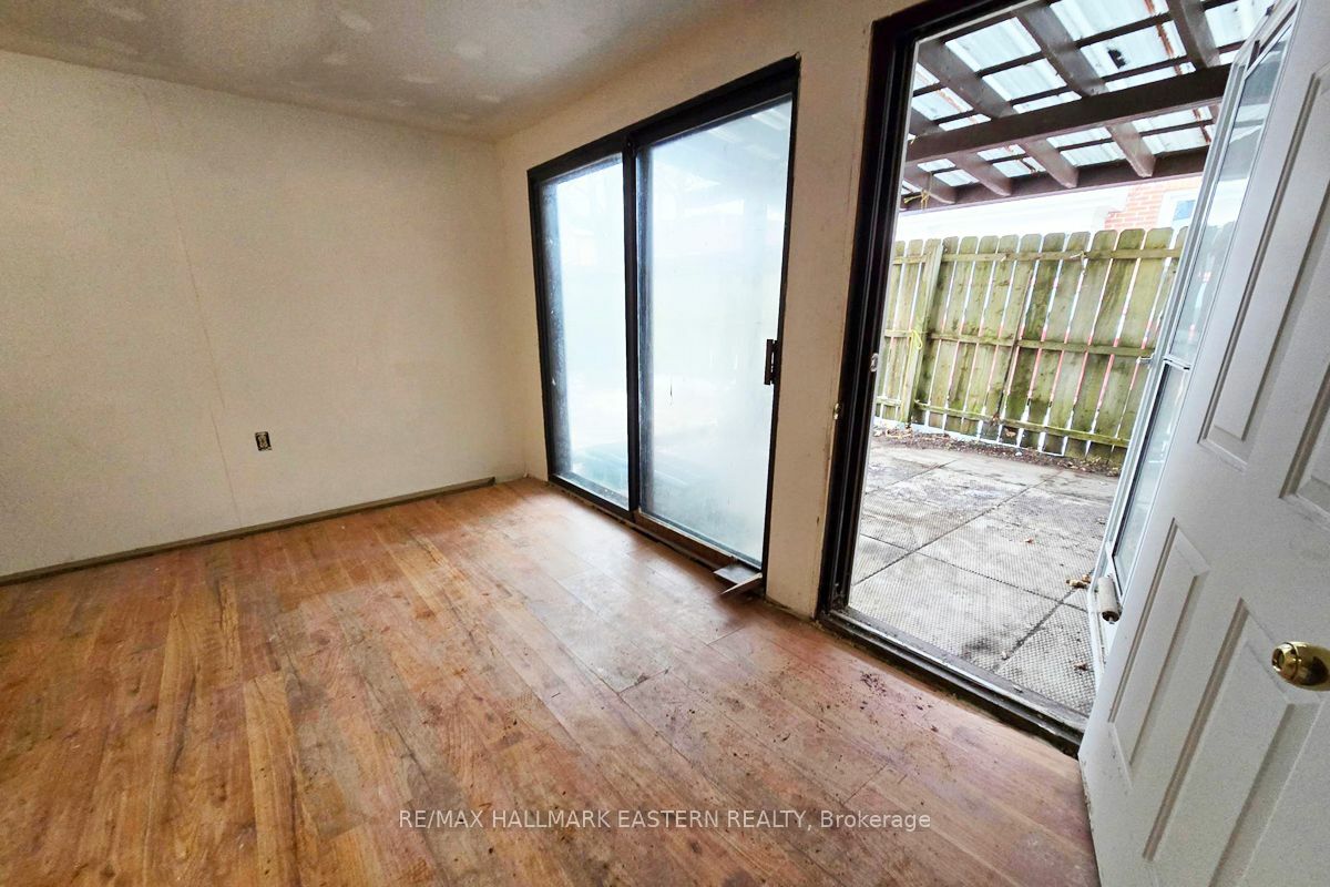 Property Photo:  574 Aylmer St N  ON K9H 3W9 