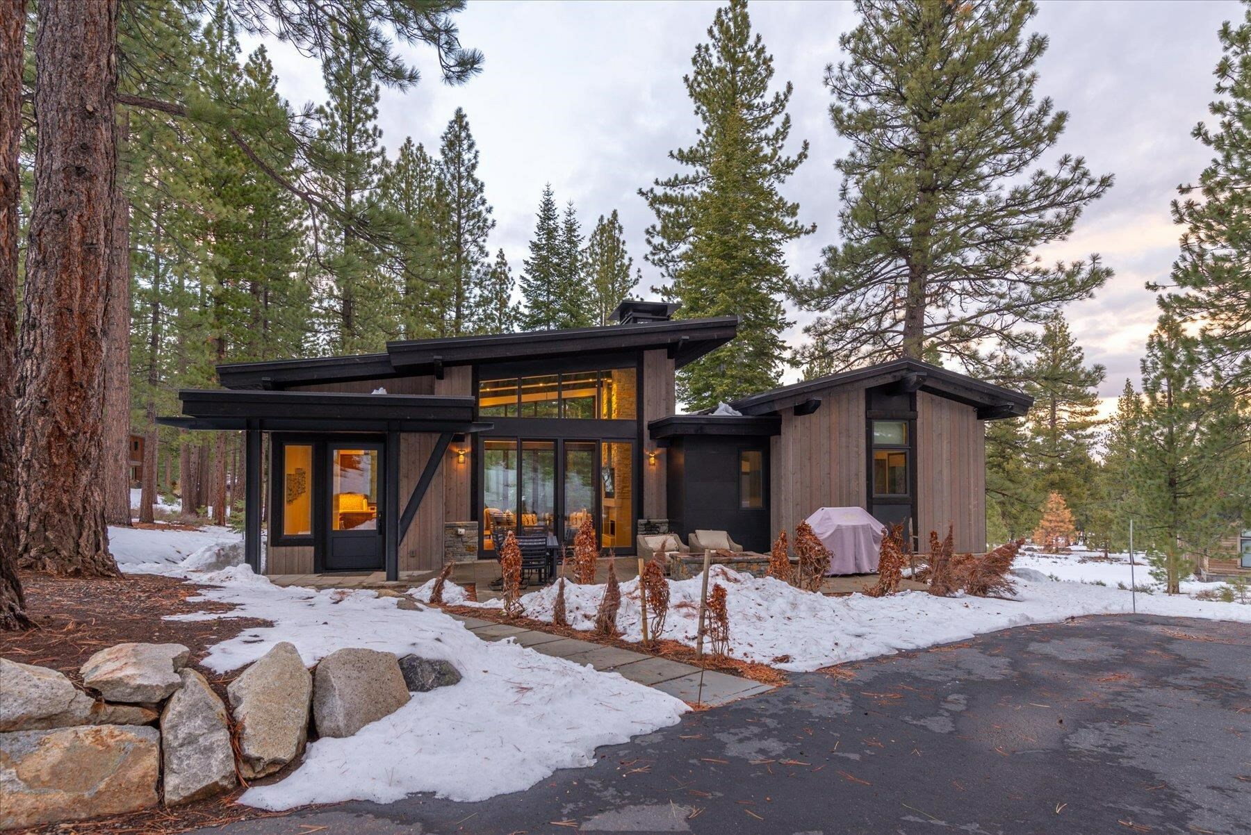 9718 Hunter House Drive  Truckee CA 96161 photo