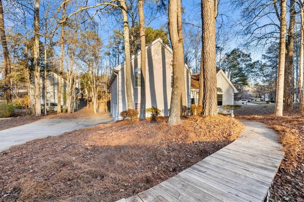 Property Photo:  9566 Lakeview Court  GA 30135 