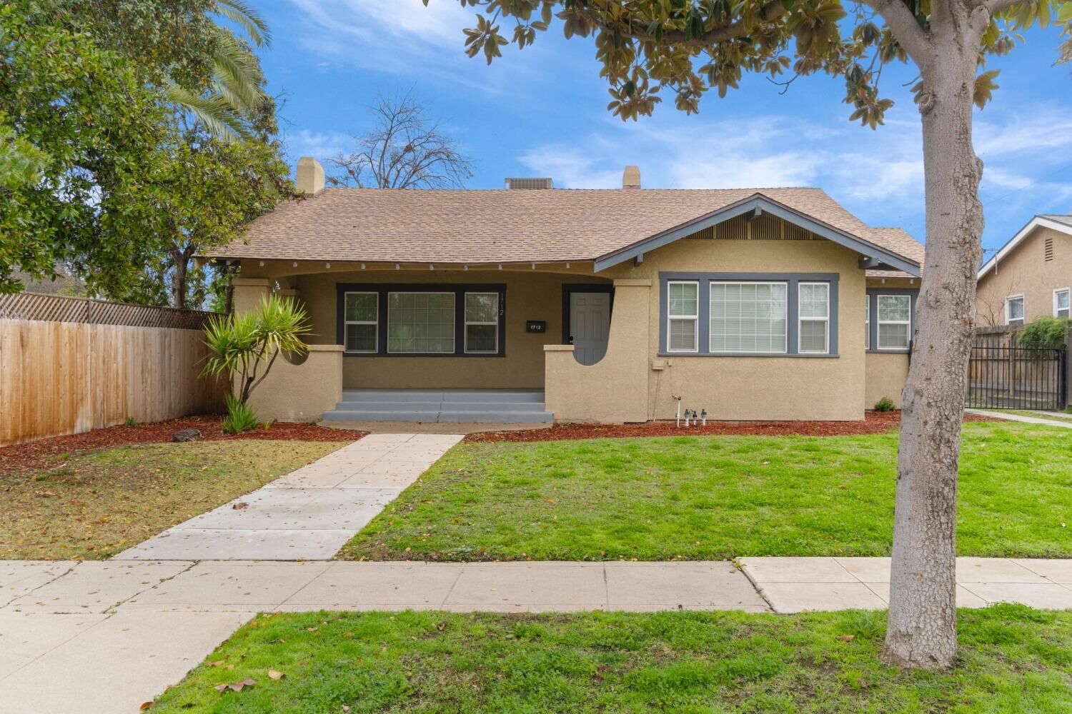 Property Photo:  1712 N Adoline Avenue  CA 93705 