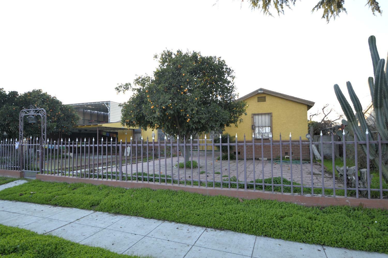 Property Photo:  2572 Barton Square W  CA 93725 