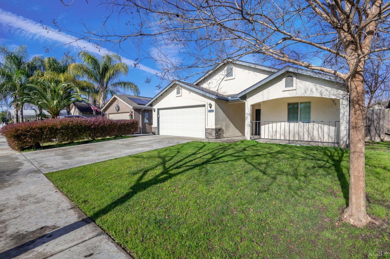 Property Photo:  918 E Buena Vista Avenue  CA 93292 