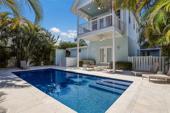 Property Photo: 307 Spring Avenue FL 34216