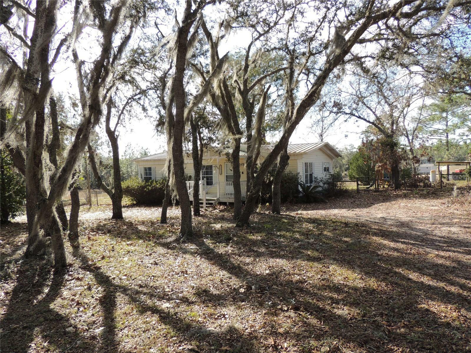 Property Photo:  11710 NE 105th Avenue  FL 32618 