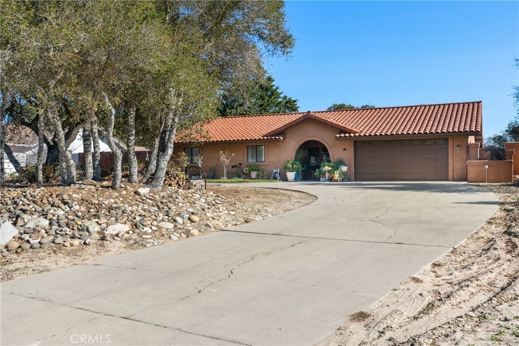 Property Photo:  3332 Courtney Drive  CA 93436 