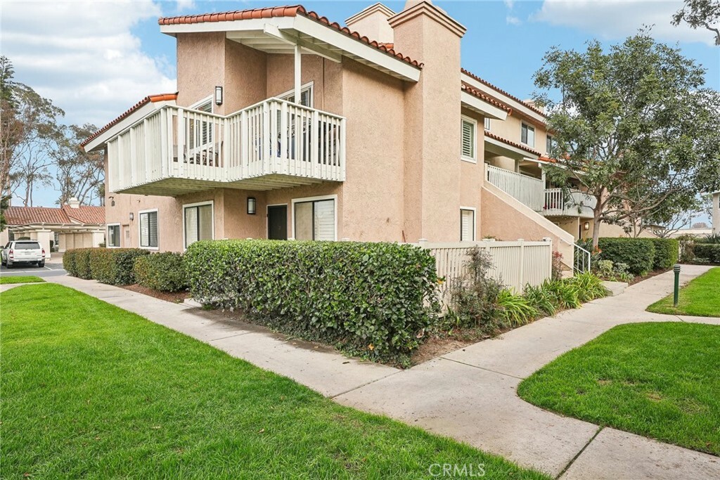 19052 Oceanport Lane 5  Huntington Beach CA 92648 photo