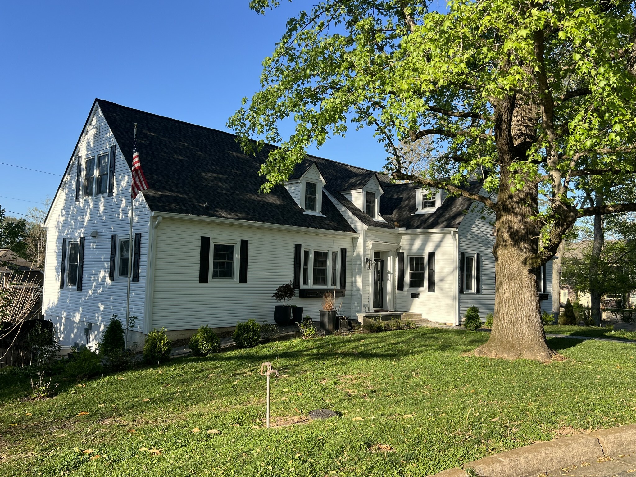 Property Photo: 178 E Glenwood Dr TN 37040