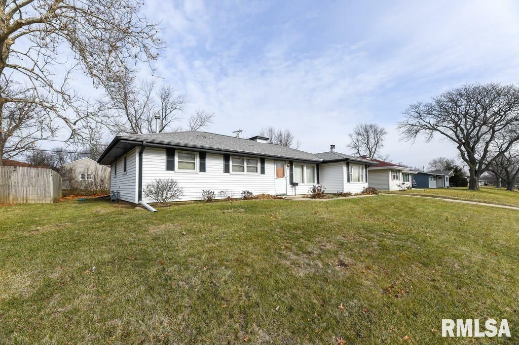 Property Photo:  2103 W Cimarron Drive  IL 61614 