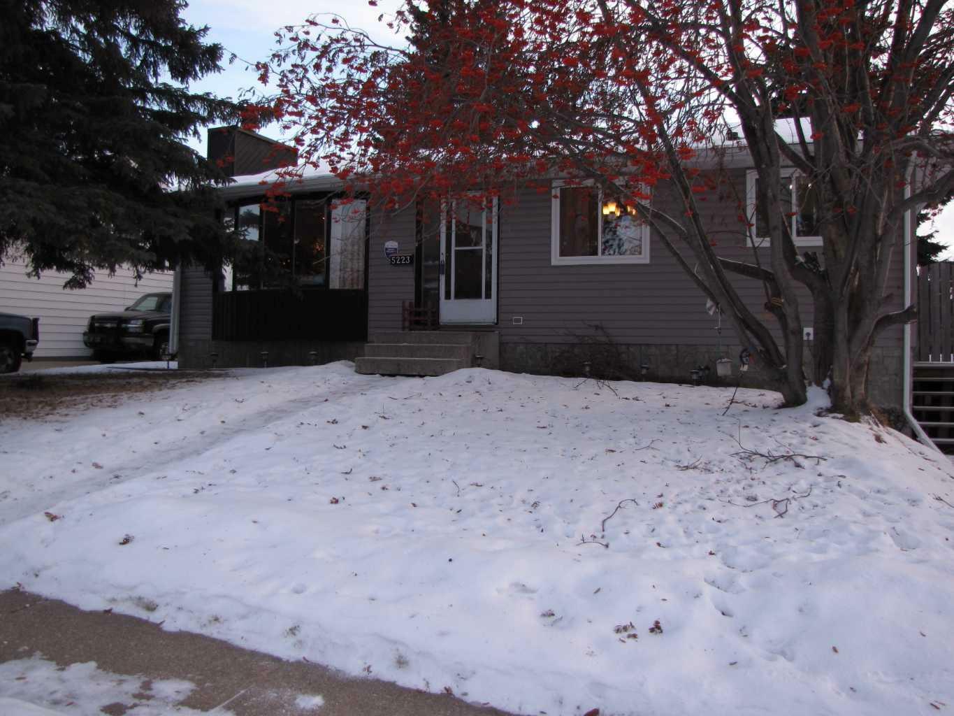 Property Photo:  5223 37 Street  AB T4G 1E4 