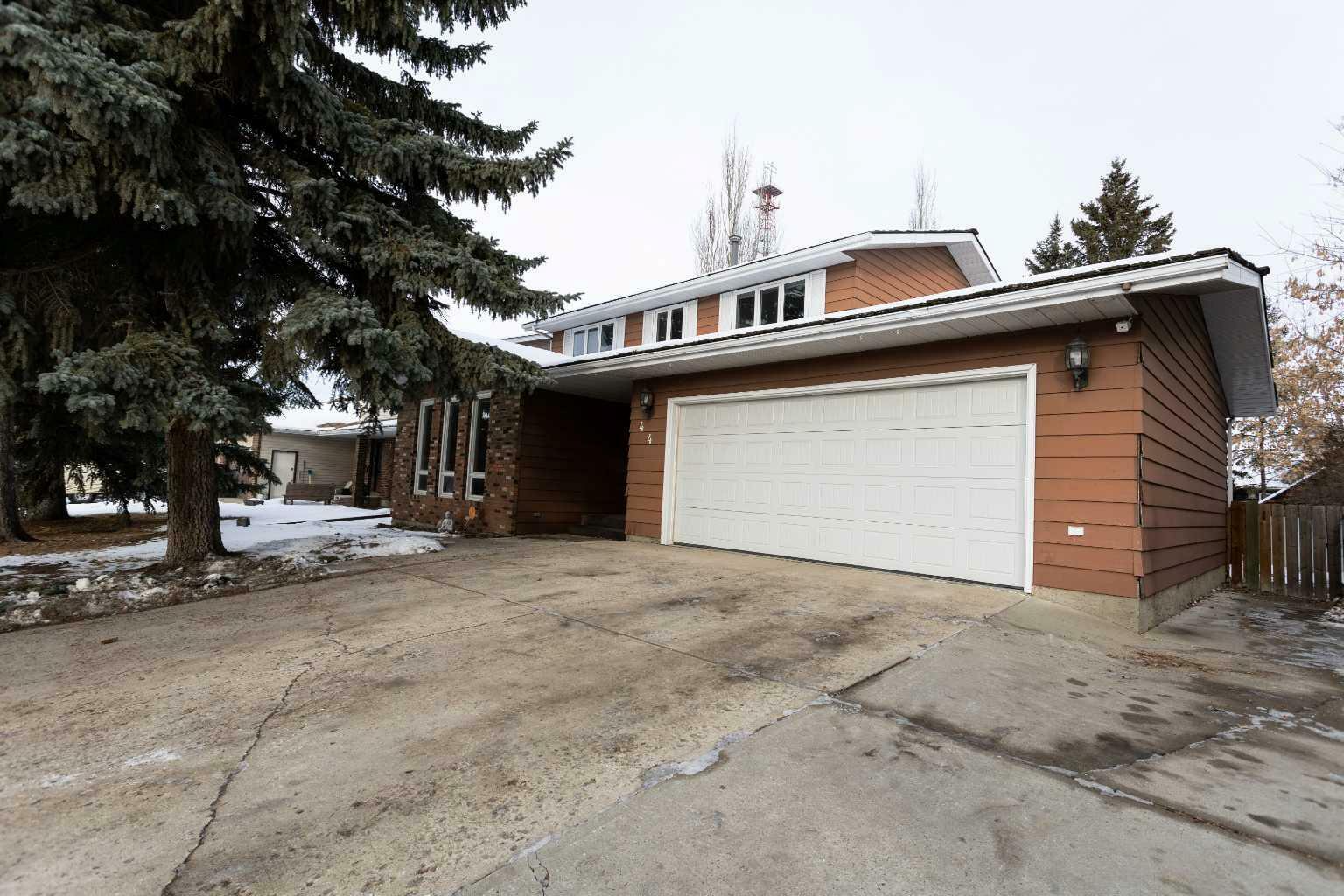 Property Photo:  44 Hill Crescent  AB T4N 6G4 