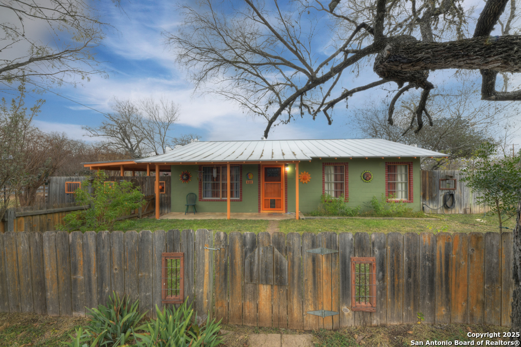 Property Photo: 610 14th Street TX 78003