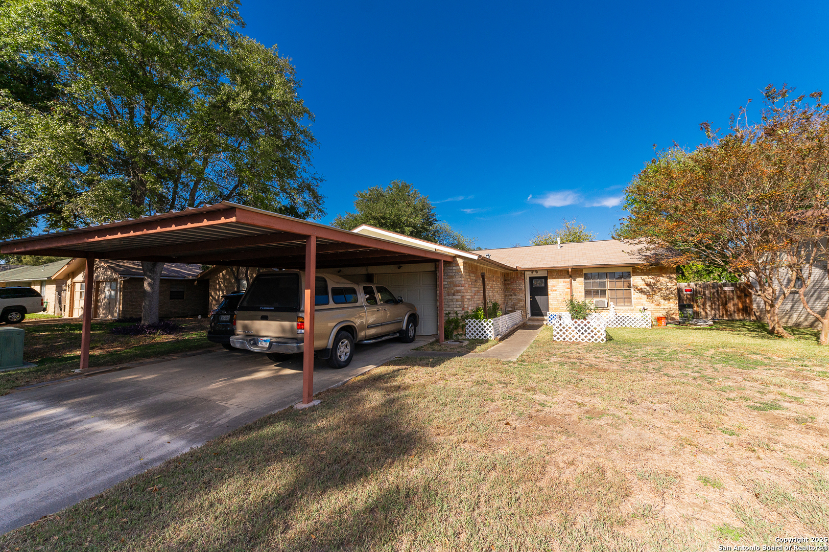 Property Photo:  401 Renee Dr  TX 78109 