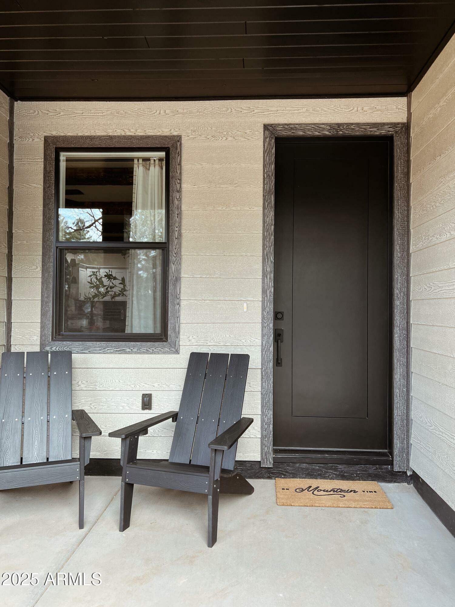 Property Photo: 710 N 39th Drive AZ 85901