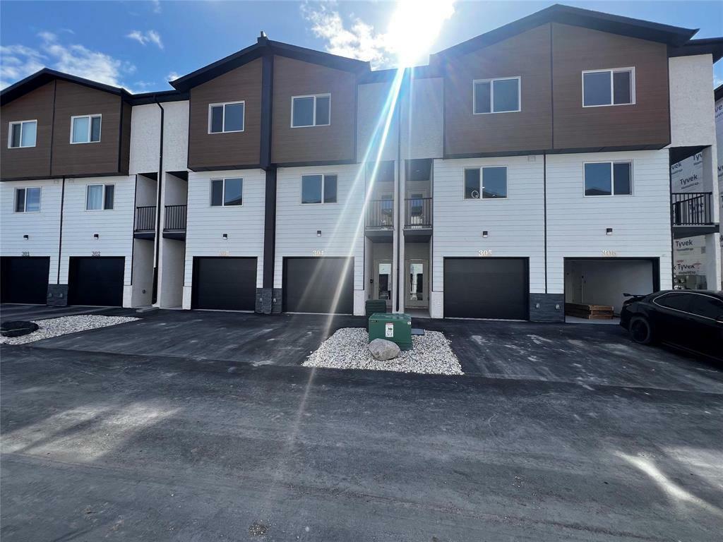 Property Photo: 591 Washington Avenue MB R2K 1M1