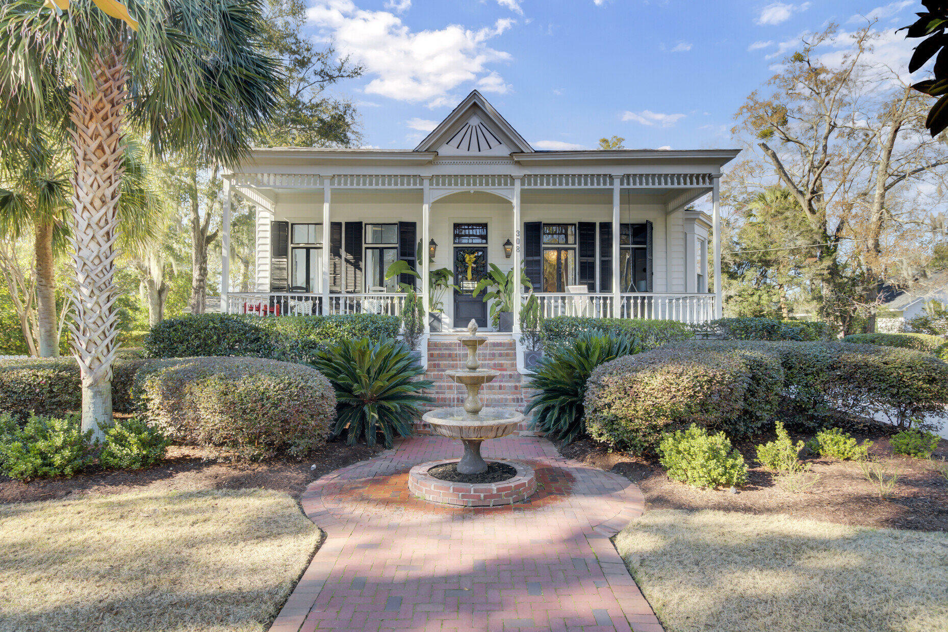 Property Photo:  308 S Magnolia Street  SC 29483 