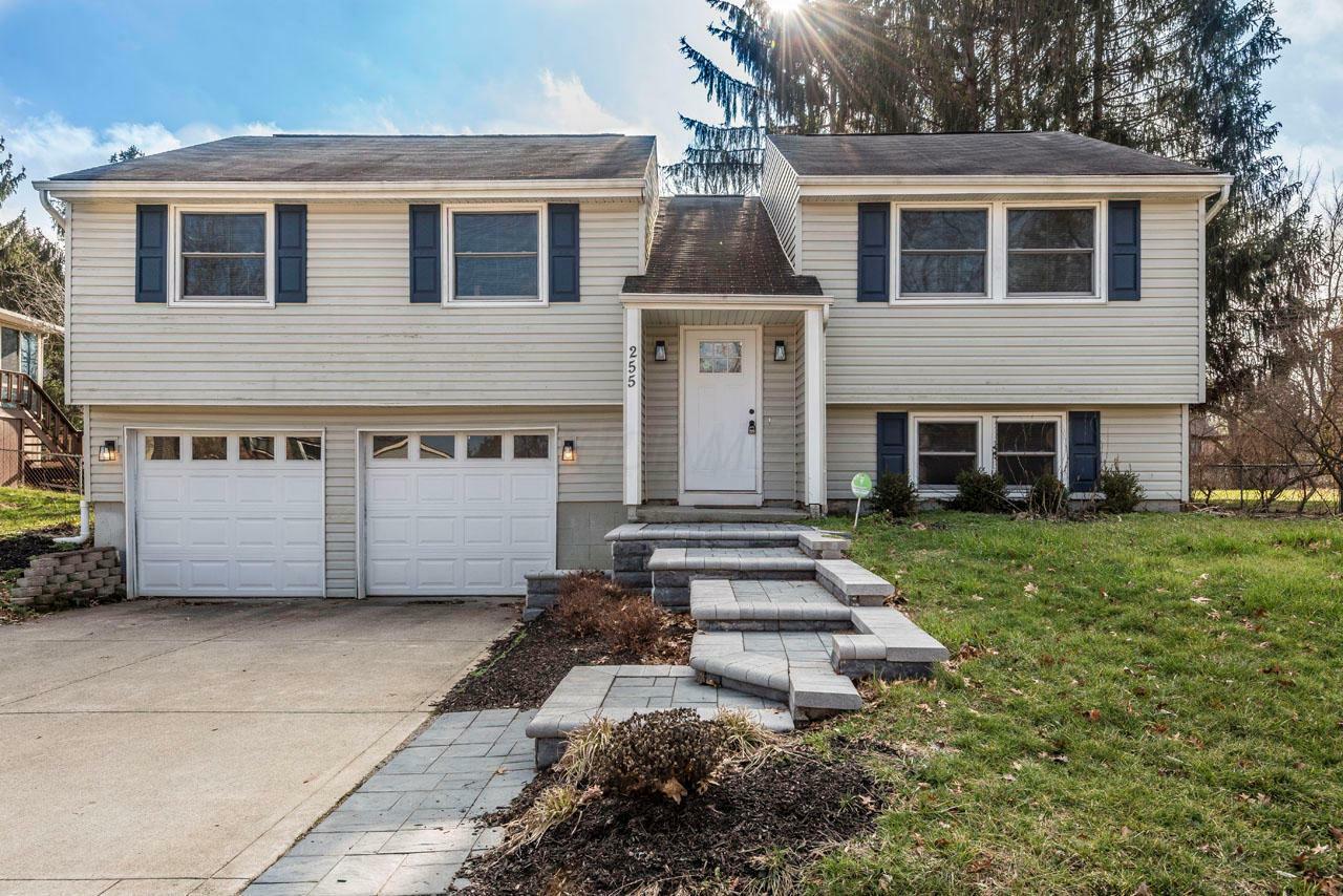 Property Photo: 255 Carlin W Court OH 43230