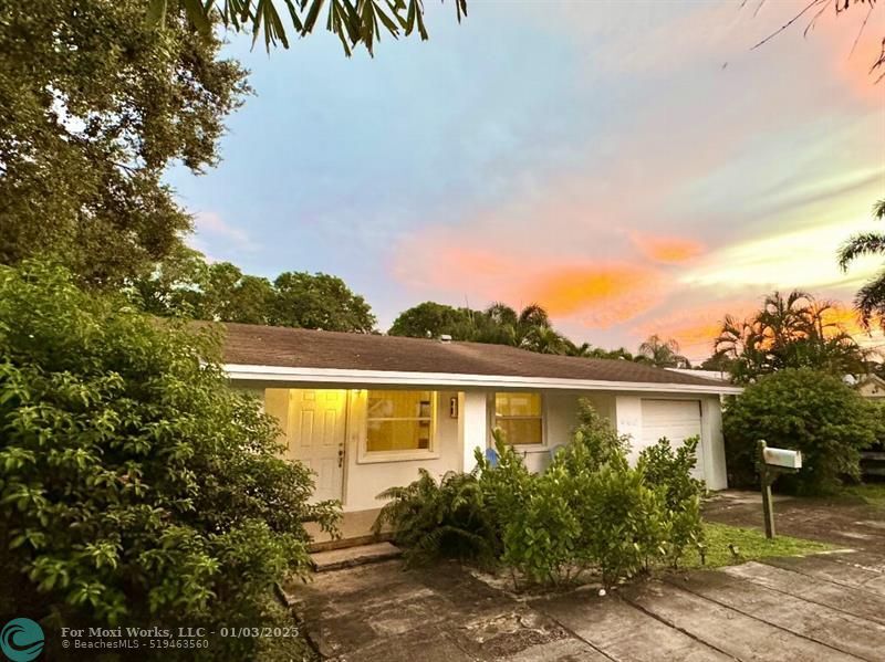 Property Photo: 660 NE 33rd St FL 33334