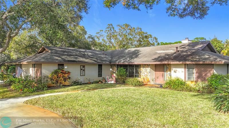 Property Photo: 1015 SE Kitching Cove Ln FL 34952