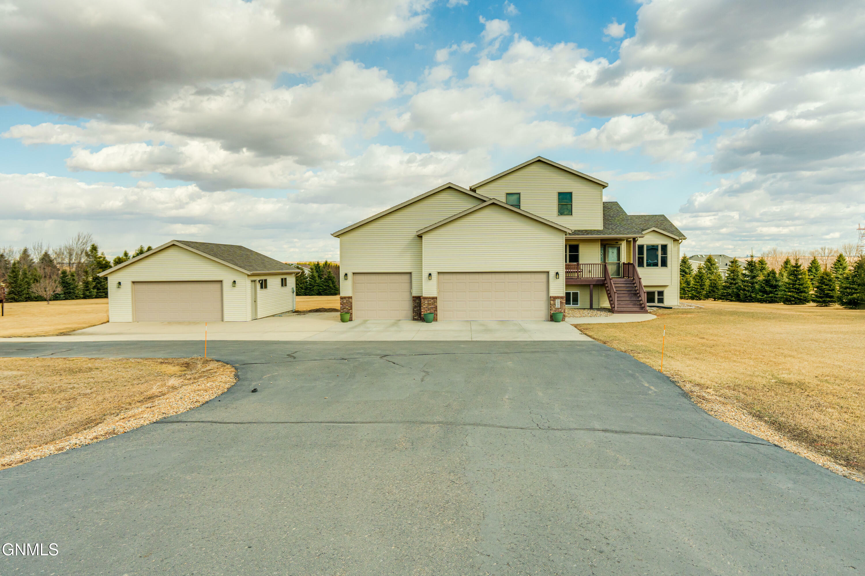 Property Photo:  2090 Missouri Loop N  ND 58554 
