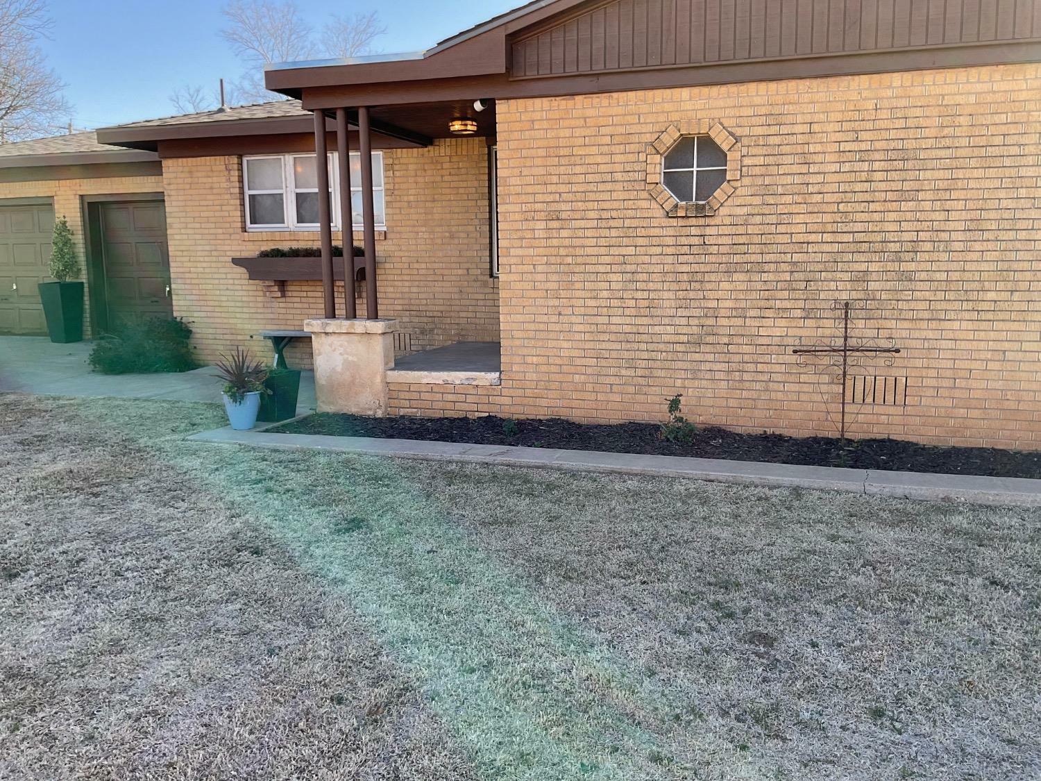 Property Photo:  1623 N 2nd Street  TX 79373 