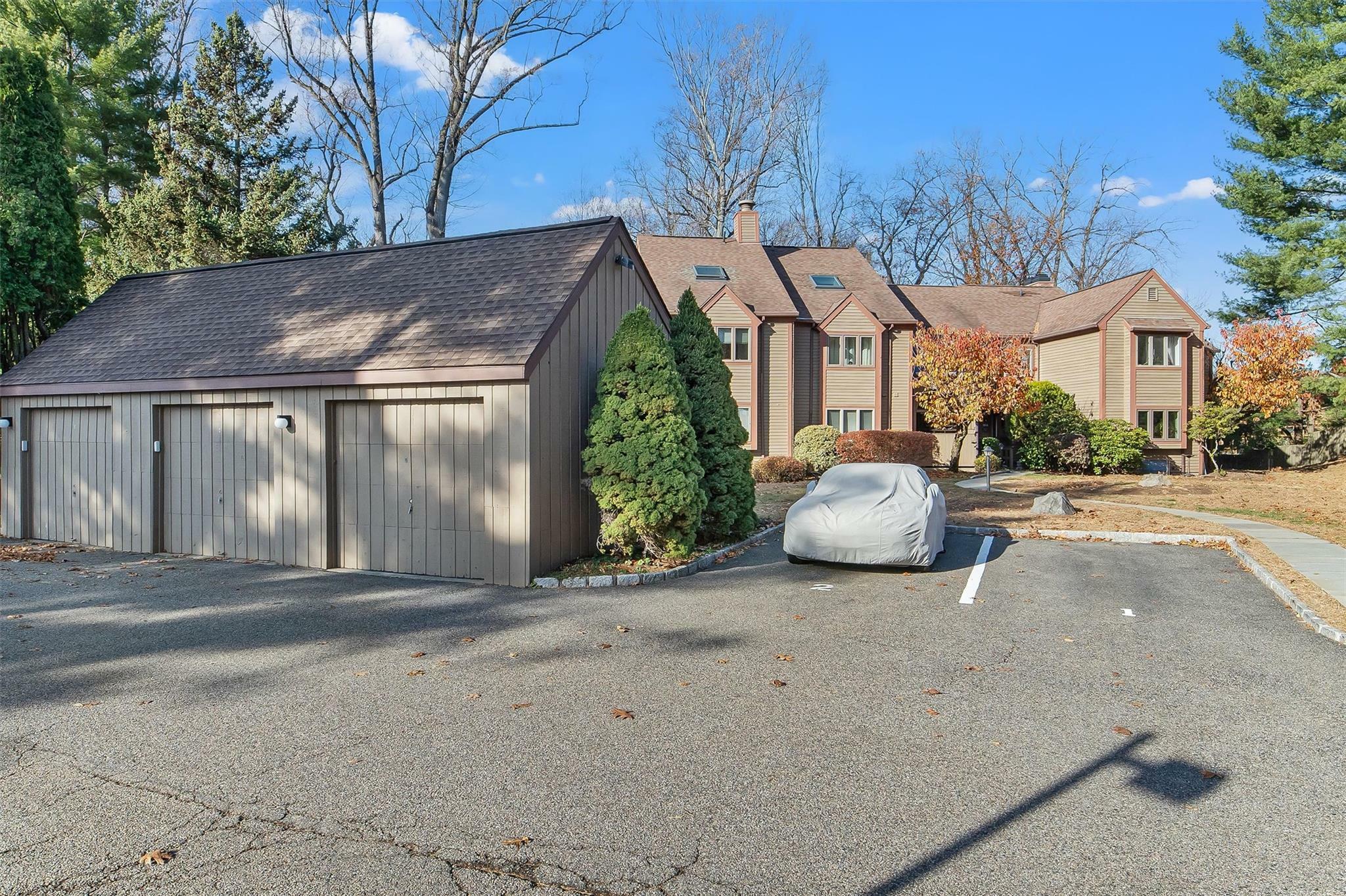 Property Photo:  109 Eagle Bay Drive  NY 10562 