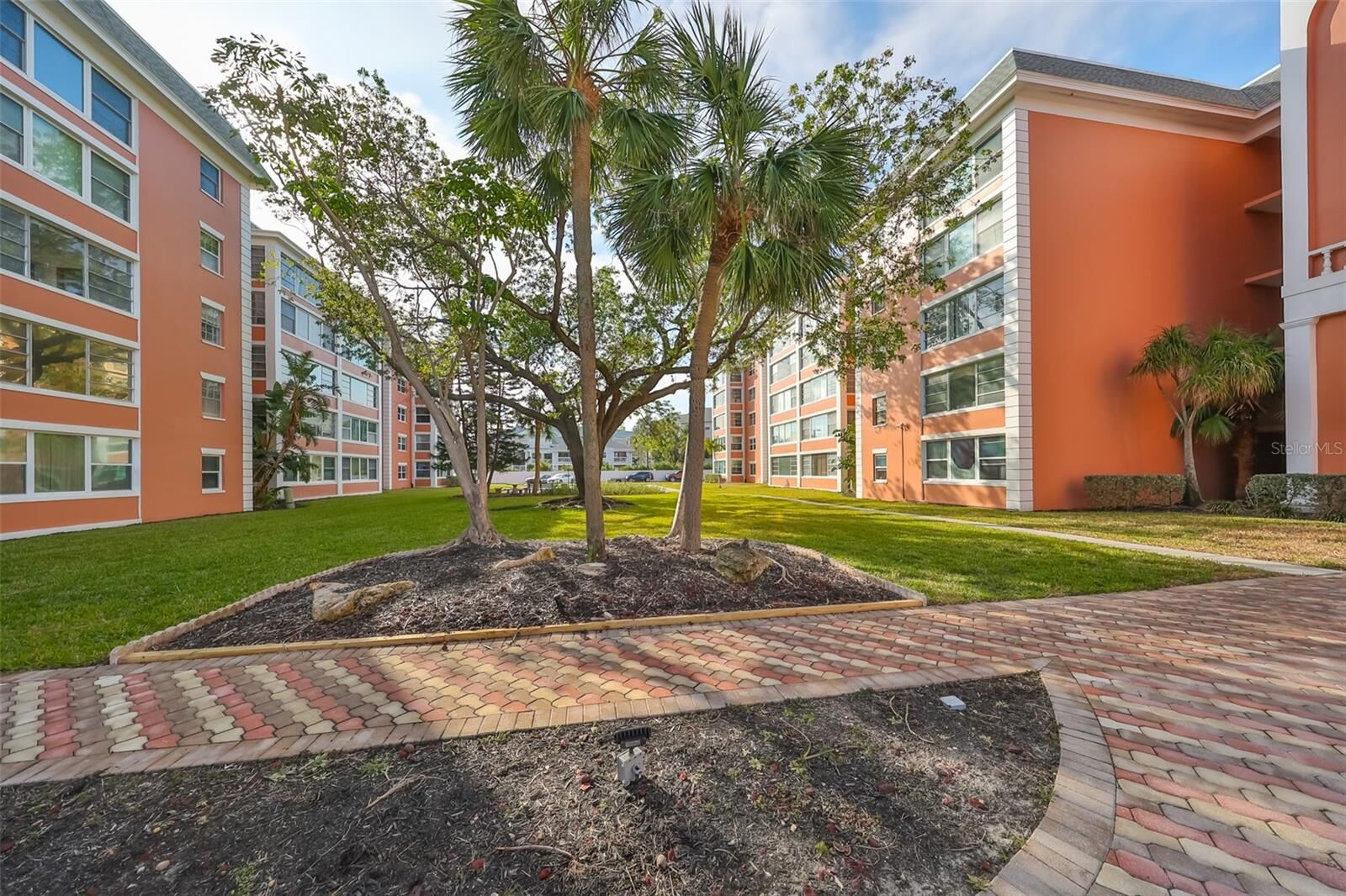 Property Photo: 6960 20th Avenue N 306 FL 33710