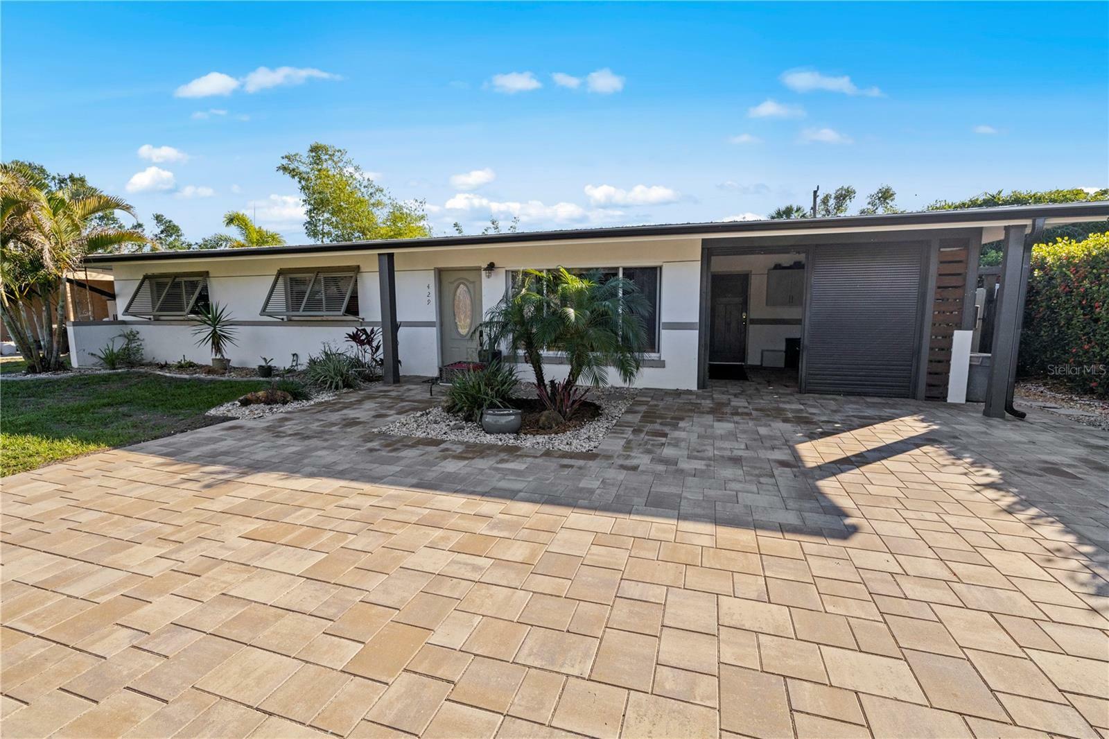 Property Photo:  429 W Ann Street  FL 33950 