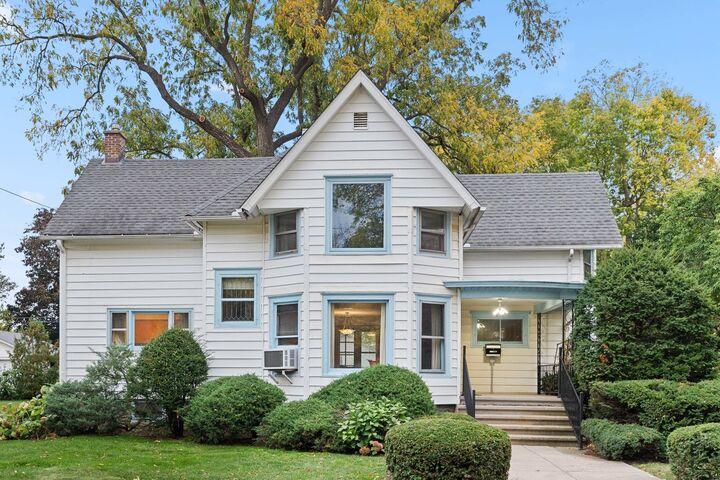 Property Photo:  612 N 5th Street  IL 60115 