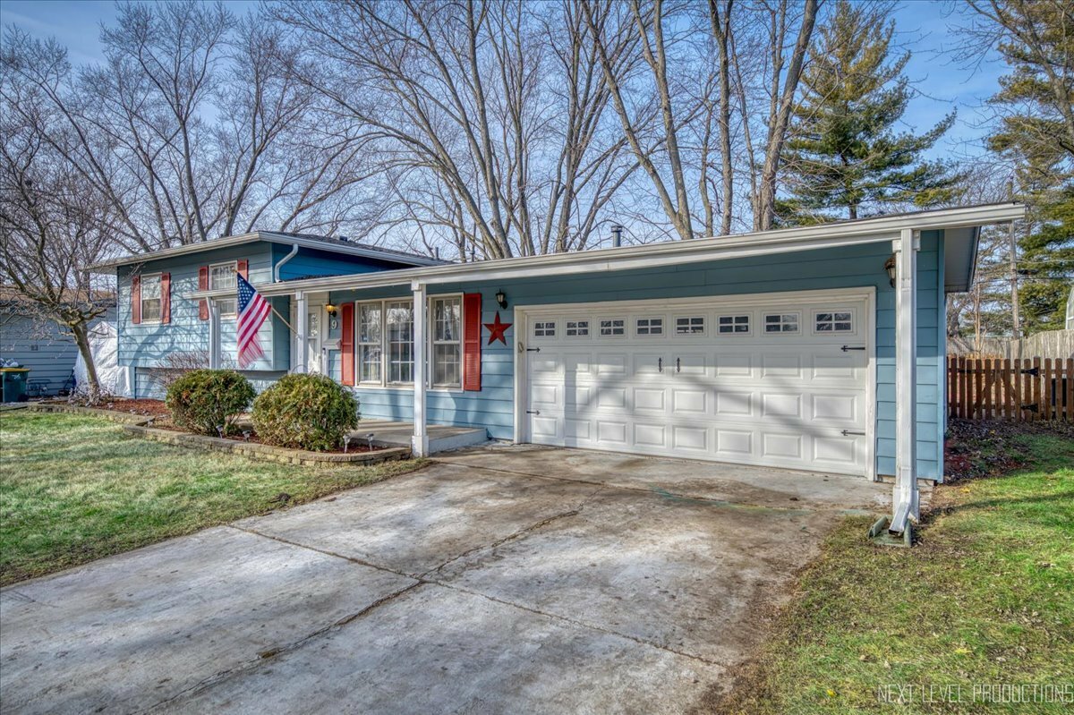 Property Photo:  9 Circle Drive W  IL 60538 