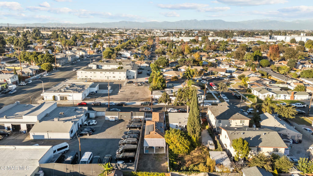 Property Photo:  2036 E Poppy Street  CA 90805 