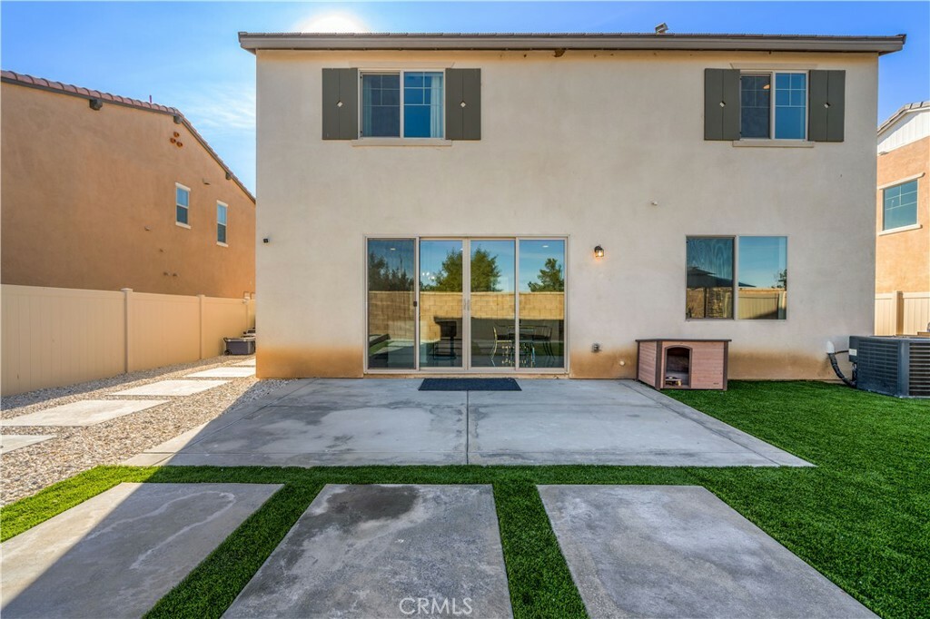 Property Photo:  534 Heathers Street  CA 92543 