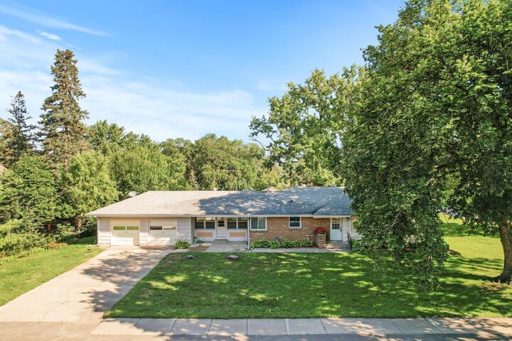 4700 Glenwood Avenue  Golden Valley MN 55422 photo