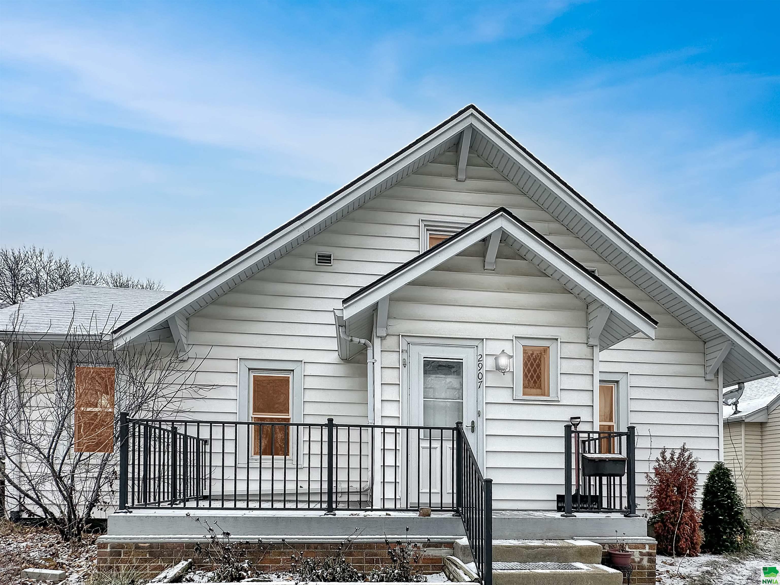 Property Photo:  2907 Douglas St  IA 51104 