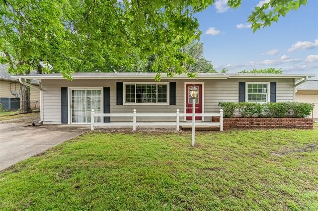 Property Photo: 706 S Muskogee Avenue OK 74017