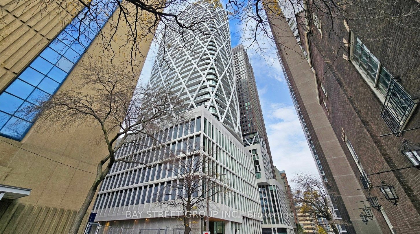 Property Photo:  230 Simcoe St 2314  ON M5T 1T4 