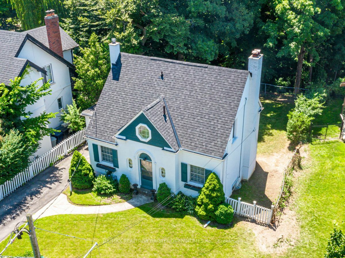 Photo de la propriété:  61 Highland Crescent  ON M2L 1G7 