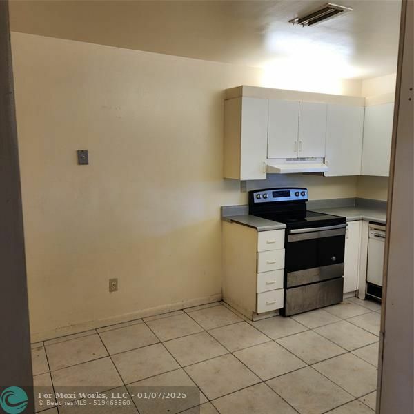 Property Photo:  953 SW 8th St  FL 33009 