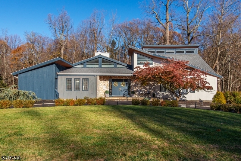 Property Photo:  20 Maywood Ct  NJ 07006 