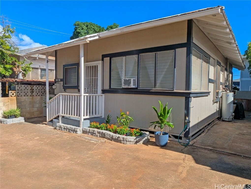 Property Photo:  3853 Keanu Street B  HI 96816 