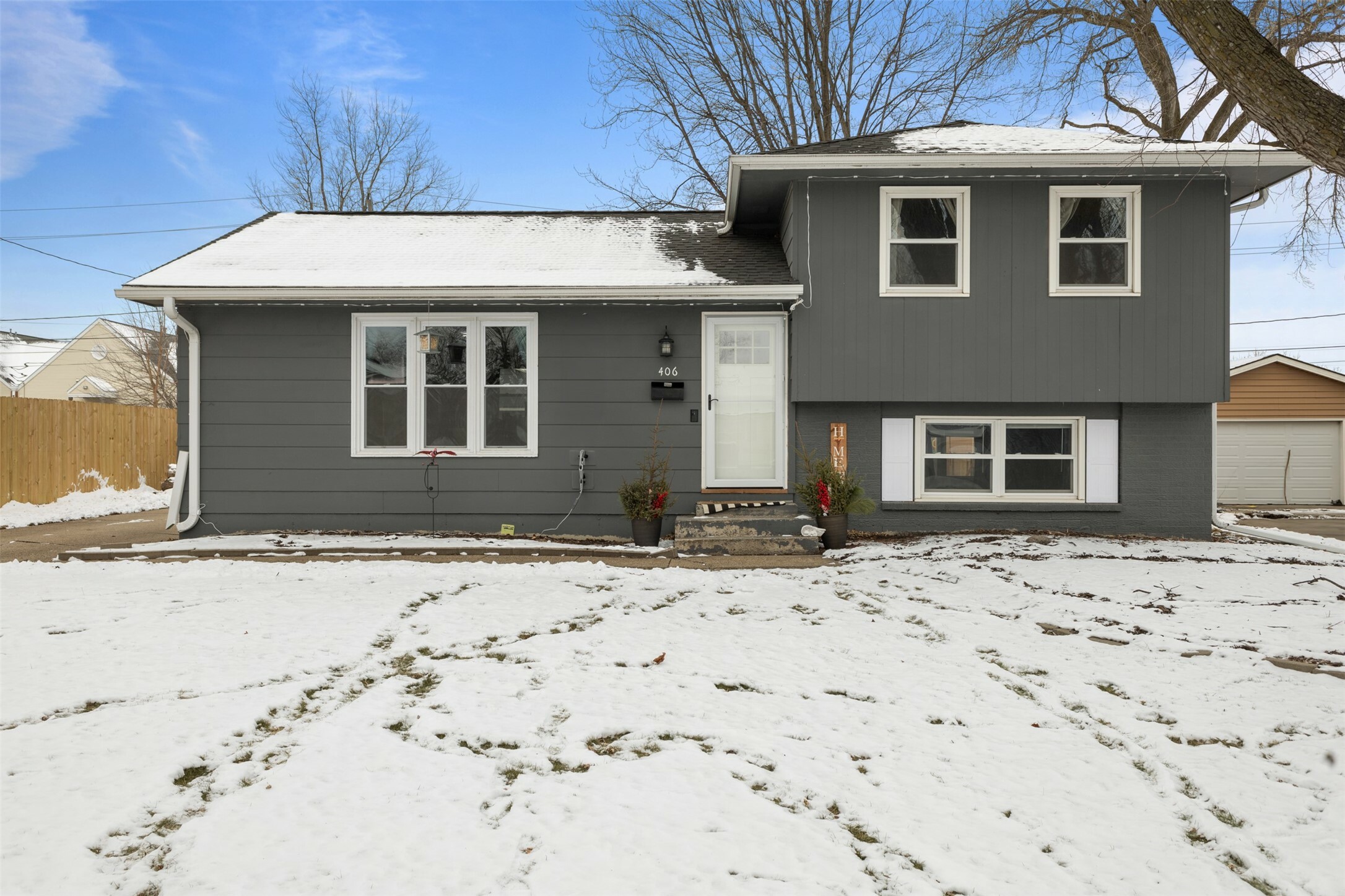 Property Photo: 406 NE Grant Street IA 50021