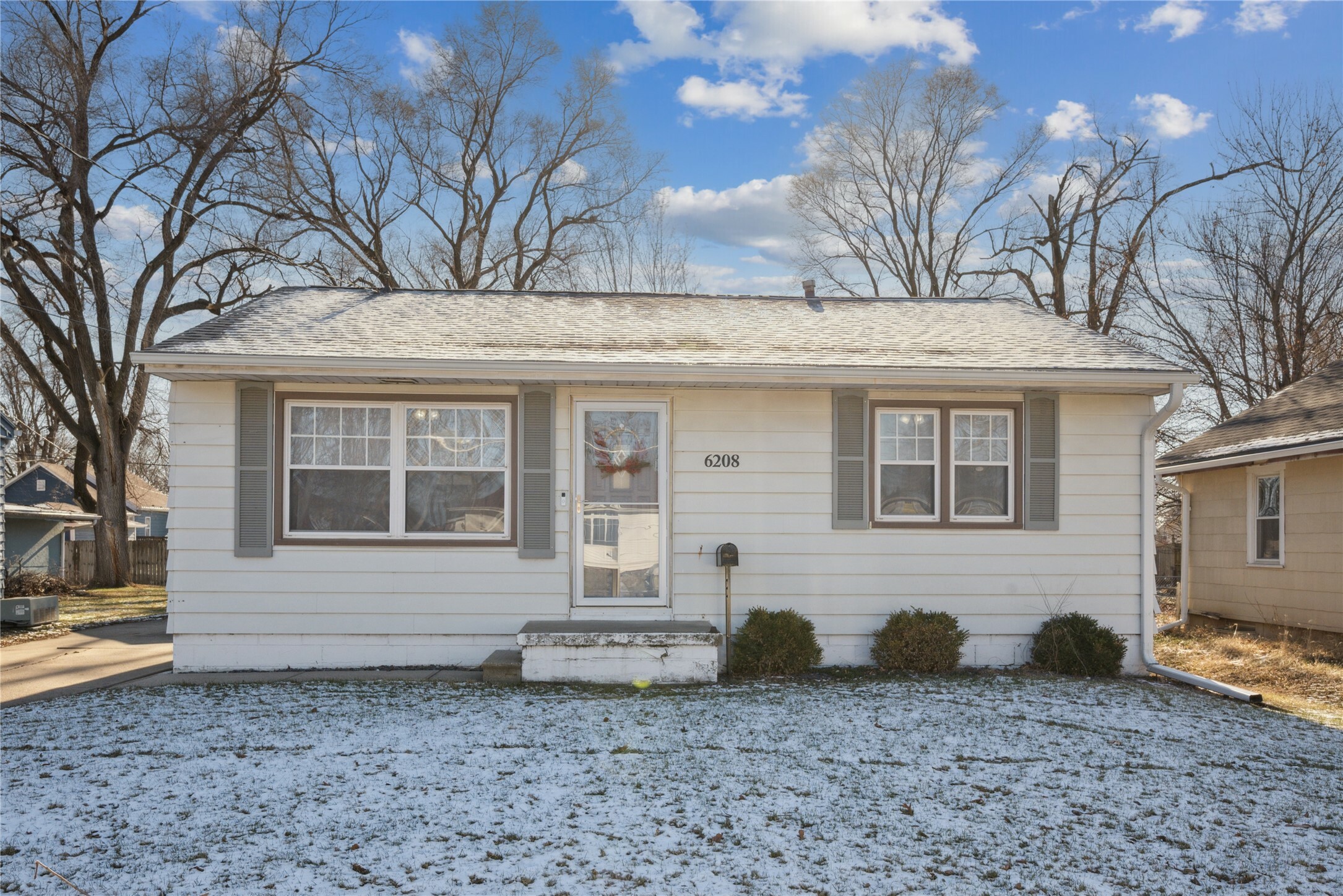 Property Photo:  6208 Welker Avenue  IA 50312 