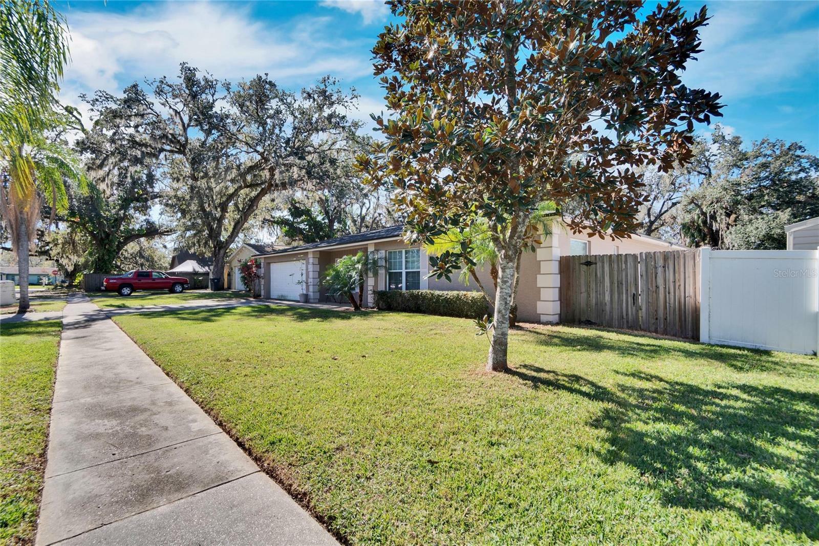 Property Photo:  1206 Meadowcrest Drive  FL 33594 