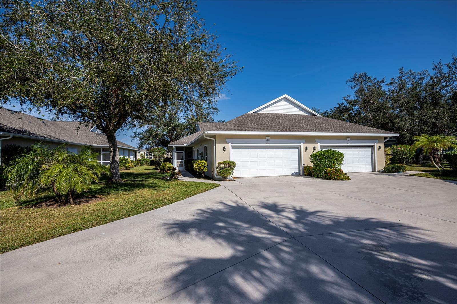 Property Photo:  1013 Live Oak Circle 13  FL 33948 