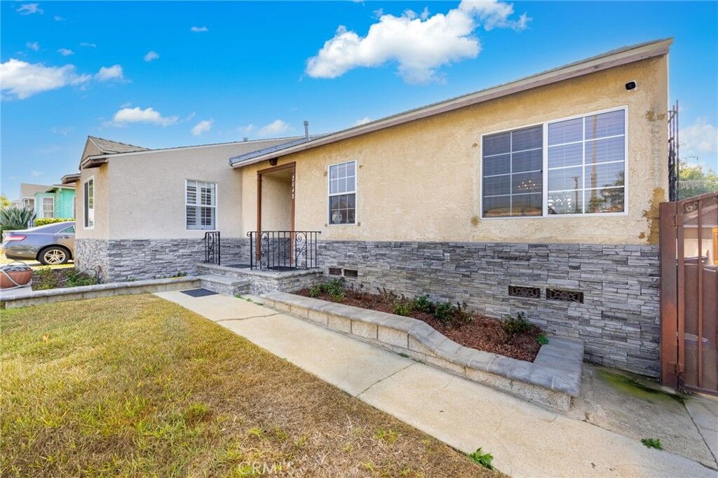 Property Photo:  2048 W 109th Street  CA 90047 