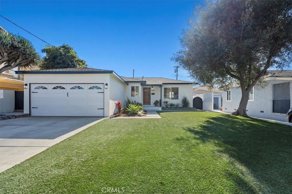 Property Photo: 2806 Spreckels Lane CA 90278