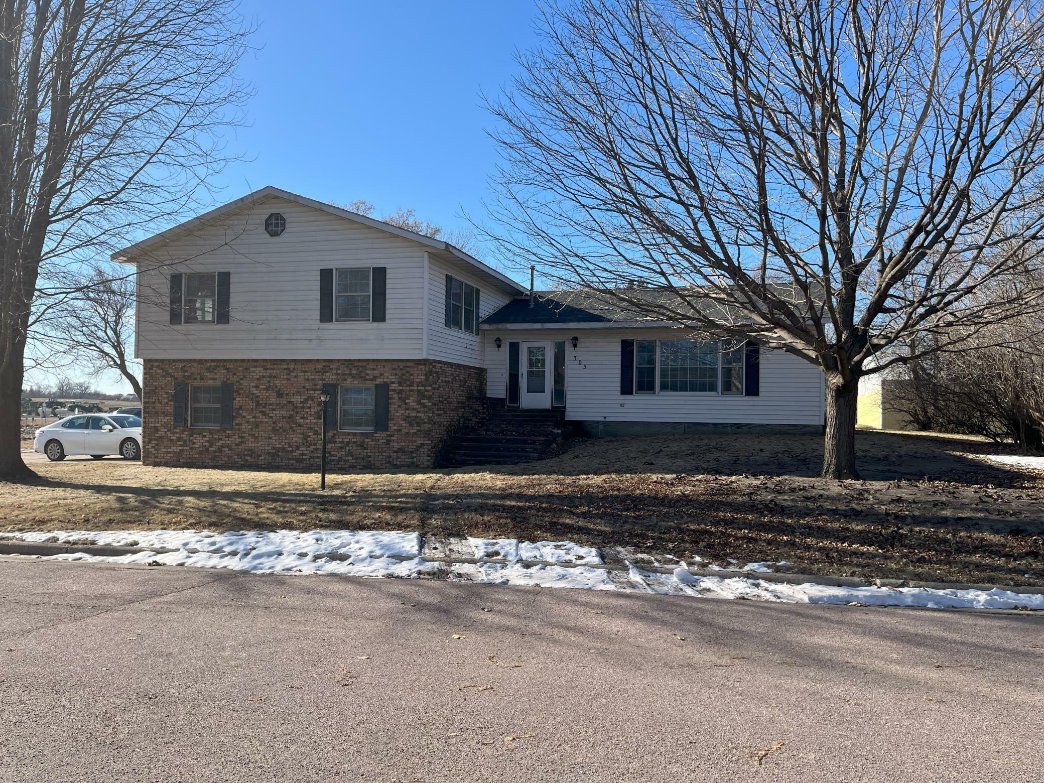 Property Photo: 305 S 6th Avenue E MN 56088